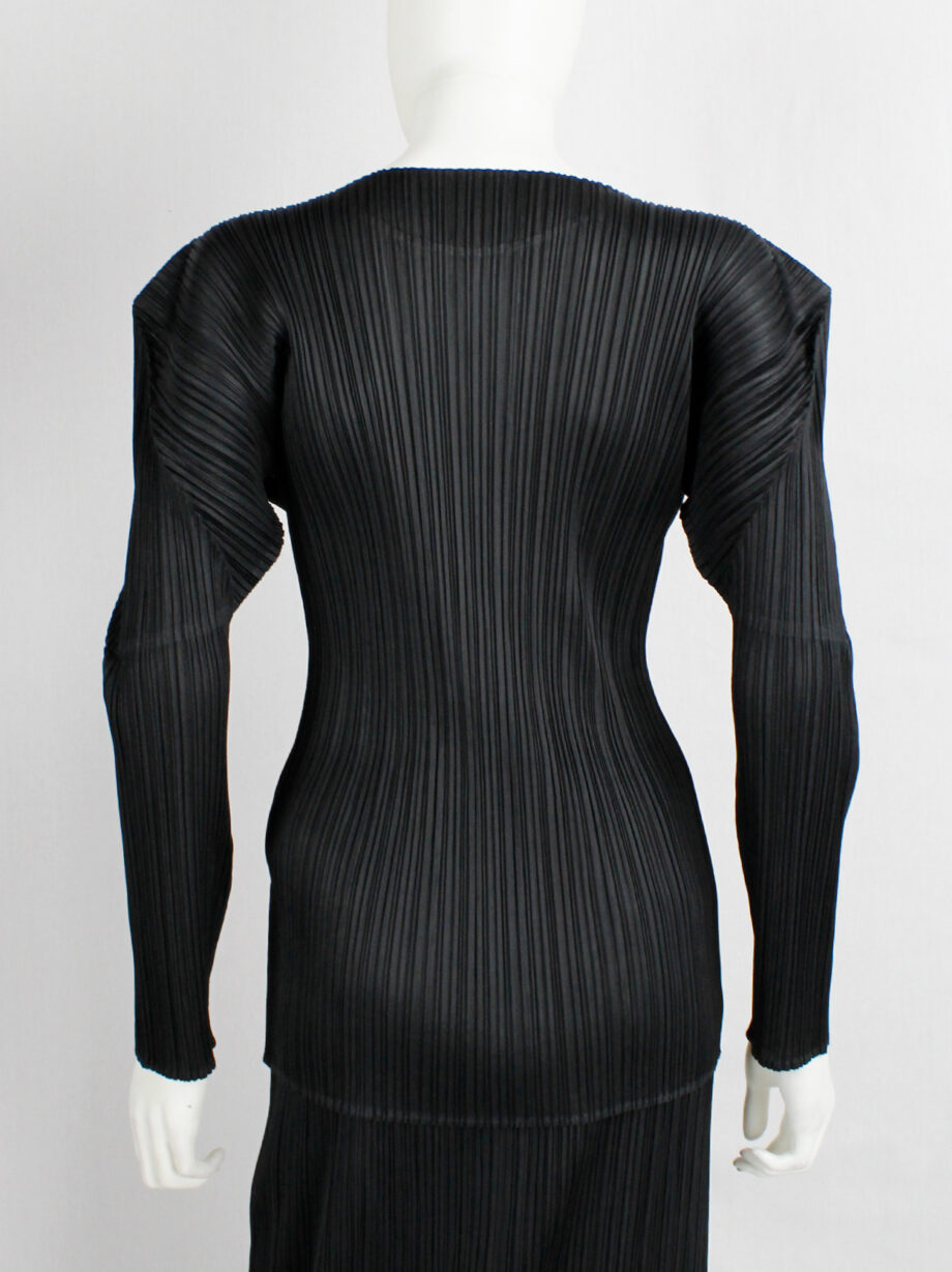 Issey Miyake Pleats Please black pleated jumper with square shoulders (7)