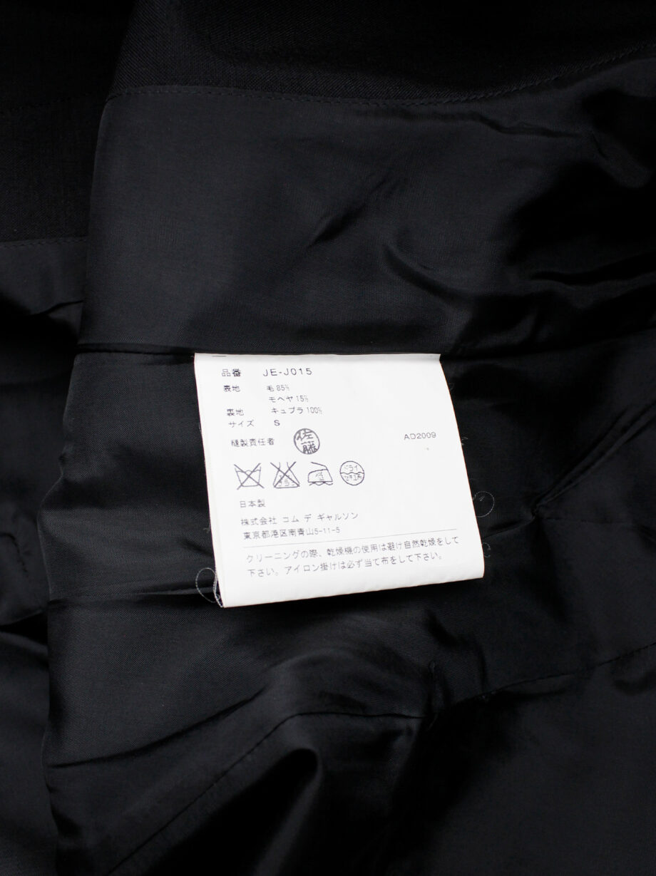 Junya Watanabe black tulip-shaped blazer with curved back opening spring 2010 (6)