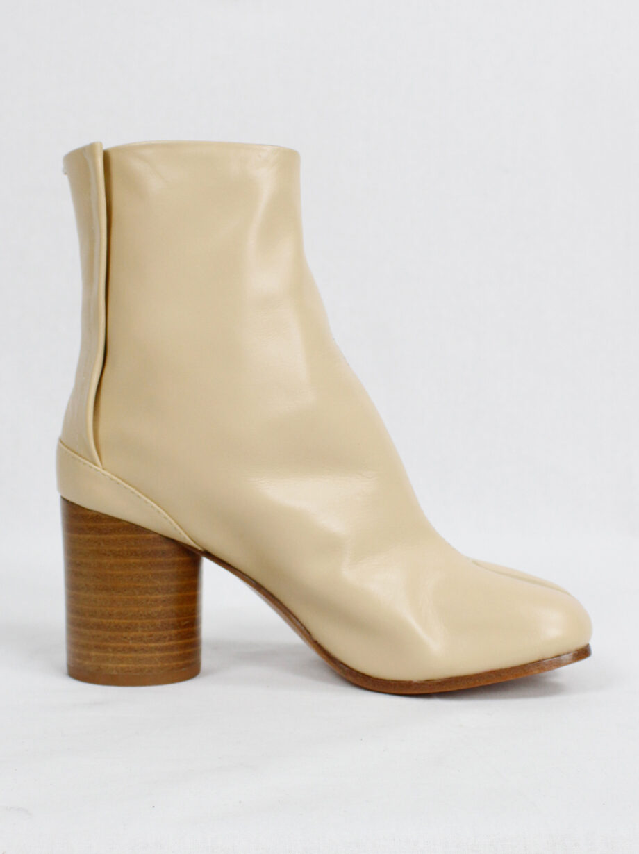 Maison Margiela beige tabi boots with wooden heel (3)