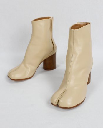 Maison Margiela beige tabi boots with wooden heel (36)