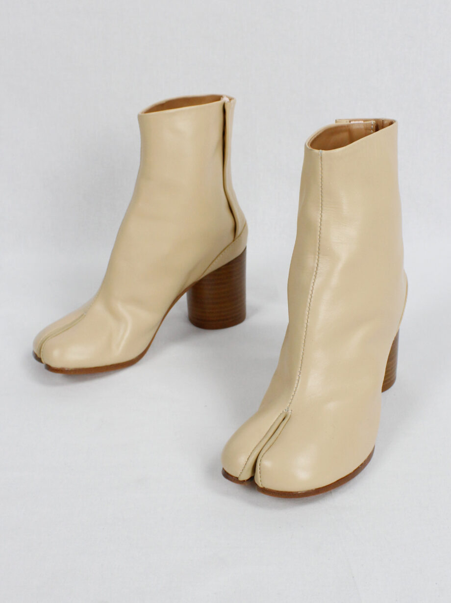 Maison Margiela beige tabi boots with wooden heel (9)