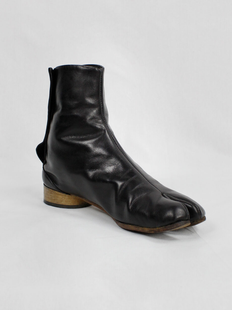 Maison Martin Margiela black leather tabi boots in with low heel fall 1998 (10)