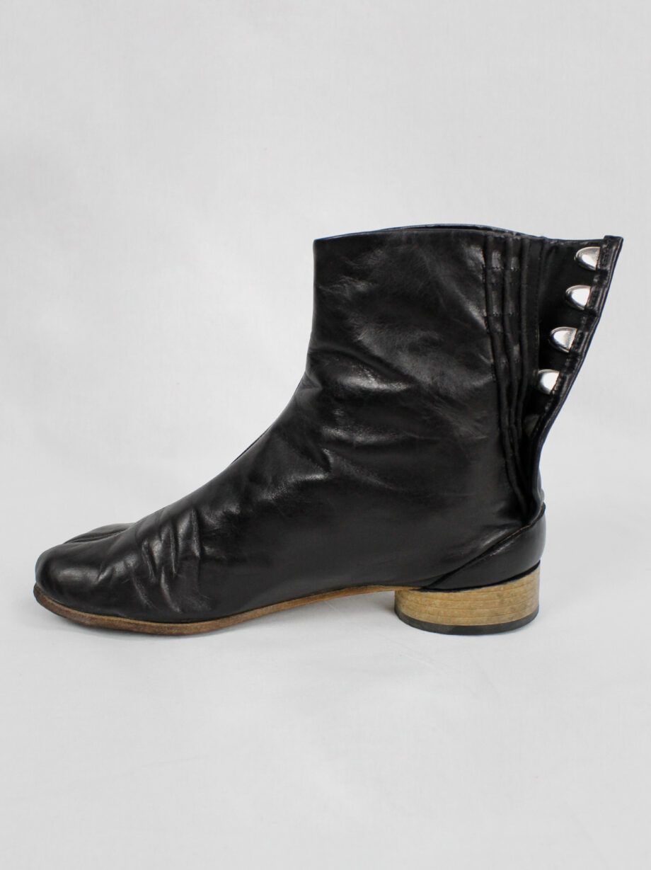 Maison Martin Margiela black leather tabi boots in with low heel fall 1998 (5)