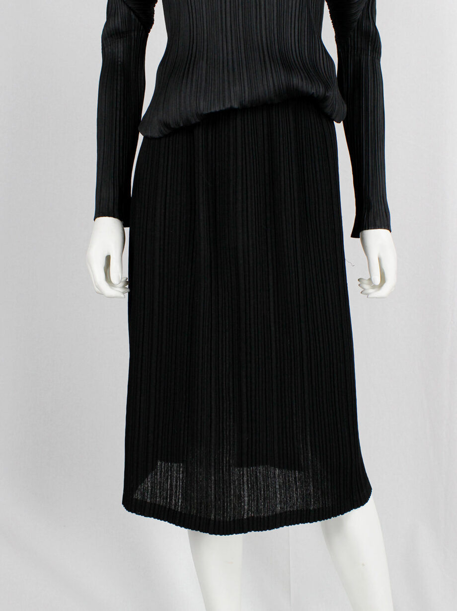 Issey Miyake Fete black straight midi-skirt with fine pressed pleats (2)