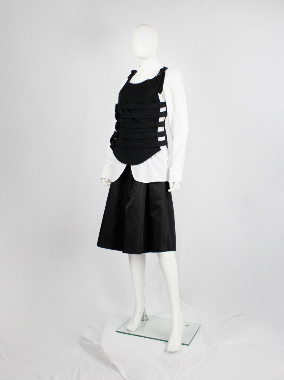vintage af Vandevorst black tactical vest with open sides and five belt straps around the body fall 2007 (7)