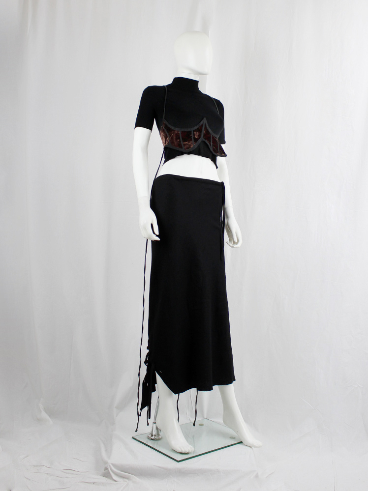 Kaat Tilley burgundy velvet underbust corset with black boning and long  back straps — 1990's - V A N II T A S